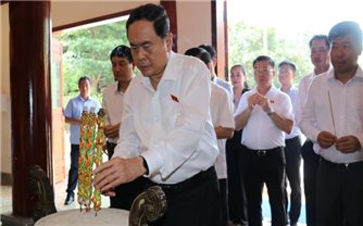 Chủ tịch Quốc hội Trần Thanh Mẫn dâng hương tại Khu di tích Quốc gia đặc biệt Căn cứ Bộ Chỉ huy Quân Giải phóng miền Nam Việt Nam