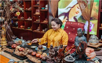 Bộ sưu tập 1.000 ấm trà tử sa của người phụ nữ Việt đạt kỷ lục thế giới