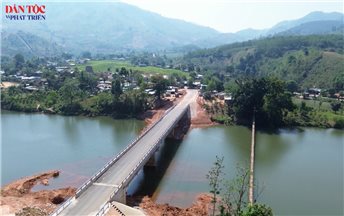 Cây cầu nối nhịp đôi bờ sông Đăk Pxi