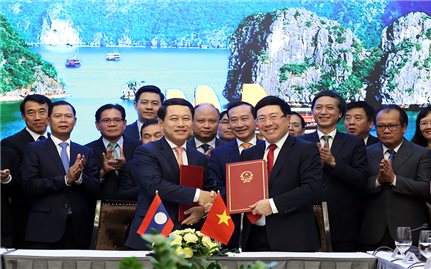 Việt Nam, Lào ký chương trình hành động hợp tác về ngoại giao kinh tế