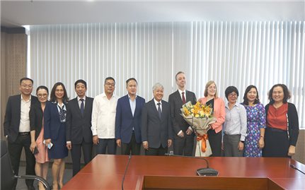 Bộ trưởng, Chủ nhiệm Ủy ban Dân tộc Đỗ Văn Chiến tiếp và làm việc với Đại sứ Ai Len tại Việt Nam