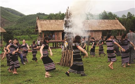 Tự hào thổ cẩm Làng Teng