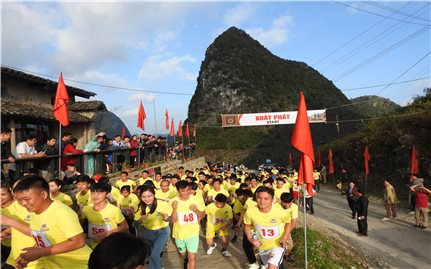 Khai mạc giải bán Marathon chinh phục Vách đá thần Mã Pì Lèng năm 2020