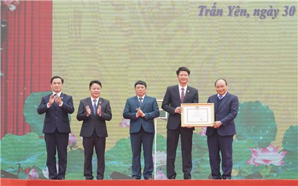 Thủ tướng trao danh hiệu 'Huyện nông thôn mới' đầu tiên vùng Tây Bắc