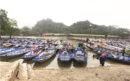 Mùa lễ hội vắng vẻ