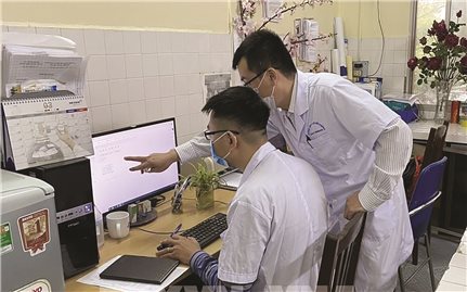 Hòa Bình đưa vào sử dụng hệ thống máy xét nghiệm Covid-19