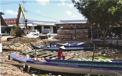 Kiên Giang: Ô nhiễm nặng tại các đập ngăn mặn