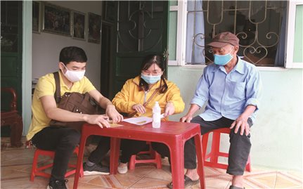 Lào Cai: Chi trả lương hưu tại nhà để phòng dịch
