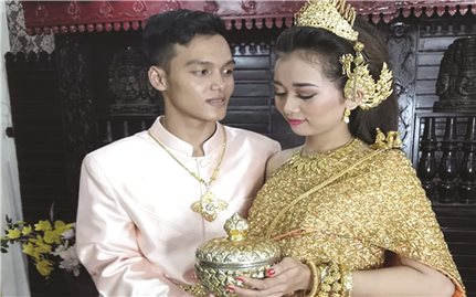 Rực rỡ trang phục lễ cưới của người Khmer