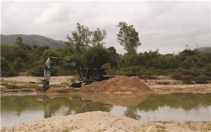 Bình Định: Sông An Lão nham nhở vì khai thác cát