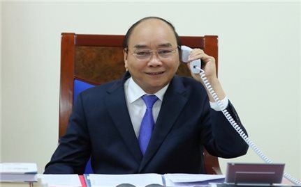 Thủ tướng Nguyễn Xuân Phúc điện đàm với Thủ tướng Nhật Bản
