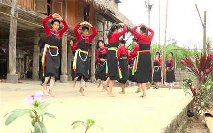Một số điệu múa của người Cao Lan ở Tuyên Quang