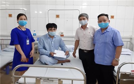 Ủy ban Dân tộc thăm hỏi, hỗ trợ bệnh nhân người dân tộc thiểu số tại Bệnh viện Tim Hà Nội