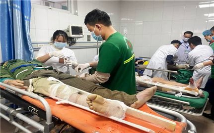 Nghệ An: Tai nạn lao động khiến nhiều công nhân nhập viện cấp cứu