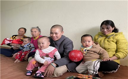 Sư thầy cưu mang hàng chục đứa trẻ mồ côi ở Thanh Hóa