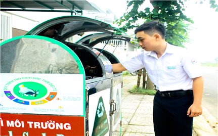 Học sinh Quảng Ngãi sáng tạo thùng rác thông minh