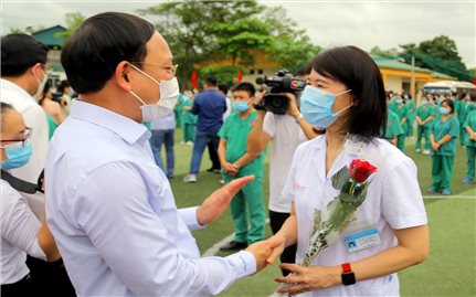 Quảng Ninh: 200 cán bộ, nhân viên y tế lên đường hỗ trợ Bắc Giang phòng chống dịch