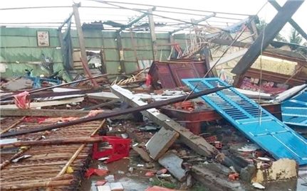 Huyện Bình Đai (Bến Tre): Lốc xoáy và mưa lớn khiến hơn 80 căn nhà sập, tốc mái, 9 người bị thương.