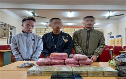 2 học sinh nhận 300 triệu đồng để vận chuyển 12 bánh heroin, 54.000 viên ma túy