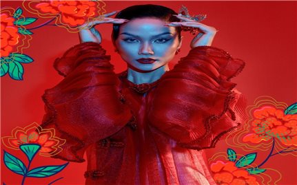 Bộ ảnh Tết Tân Sửu tôn vinh tranh dân gian Đông Hồ của Hoa hậu H’Hen Niê