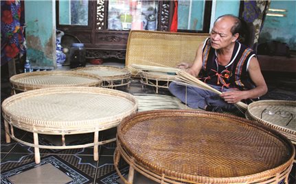 Một già làng uy tín làm “vua hòa giải”