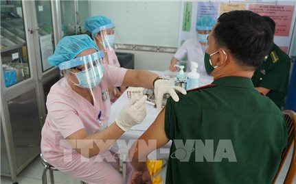 Lập danh sách 10 nhóm ưu tiên tiêm vaccine COVID-19 miễn phí toàn quốc