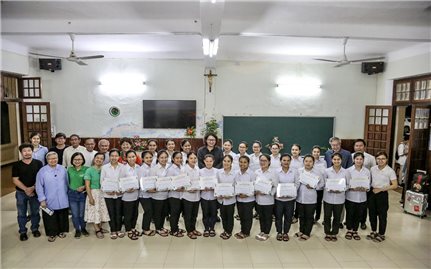 Quỹ Khởi nghiệp Xanh Việt Nam trao Học bổng Dế Mèn tại Tiểu chủng Viện làng Sông