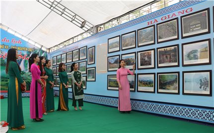 Triển lãm ảnh “Du lịch văn hóa, lịch sử và sinh thái vùng Việt Bắc”