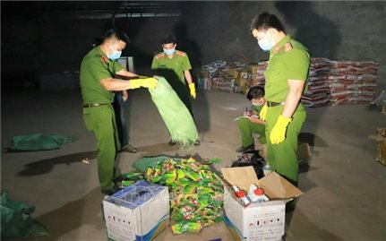 Thu giữ nhiều thuốc bảo vệ thực vật cấm sử dụng ở Việt Nam