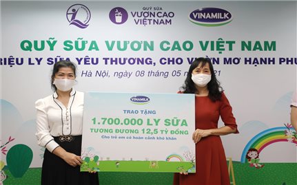Quỹ sữa vươn cao Việt Nam 2021: 19.000 trẻ em có hoàn cảnh khó khăn sẽ được tài trợ uống sữa