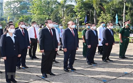 Chủ tịch nước dâng hương tưởng niệm Chủ tịch Hồ Chí Minh tại TP Hồ Chí Minh