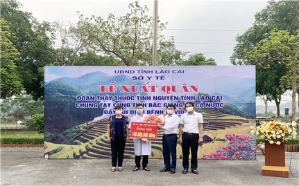 Lào Cai tăng cường y, bác sỹ hỗ trợ Bắc Giang chống dịch
