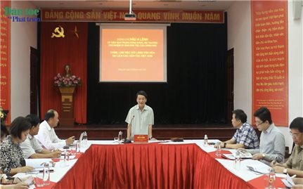 Bộ trưởng, Chủ nhiệm Hầu A Lềnh làm việc với Ban Quản lý Làng Văn hóa - Du lịch các dân tộc Việt Nam