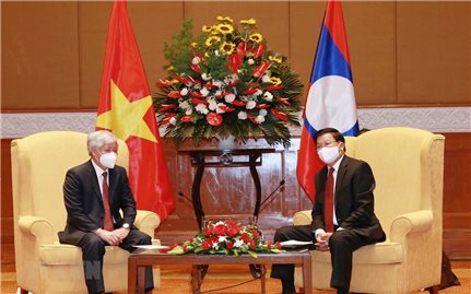 Tổng Bí thư, Chủ tịch nước Lào Thongloun Sisoulith tiếp Chủ tịch UBTƯ MTTQ Việt Nam Đỗ Văn Chiến