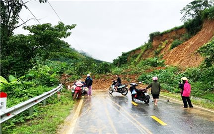 Lai Châu: Mưa lớn sạt lở nhiều tuyến đường, 3 người bị thương