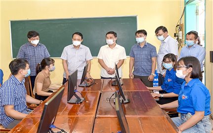 Tuyên Quang: Trao tặng 26 bộ máy tính cho Trường PTDT bán trú tiểu học và THCS Hồng Thái