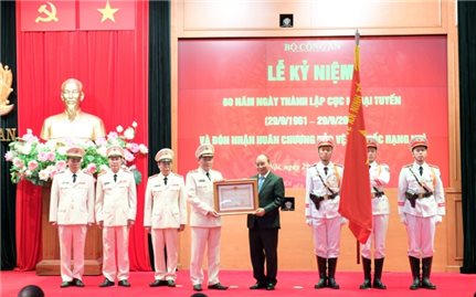 Chủ tịch nước Nguyễn Xuân Phúc: Tập trung xây dựng lực lượng ngoại tuyến cách mạng, chính quy, tinh nhuệ, hiện đại