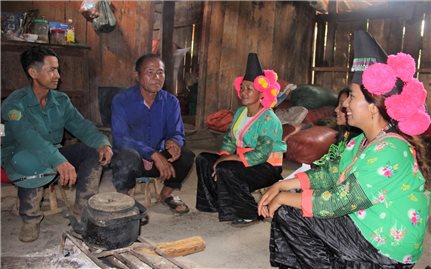 Người có uy tín và những bản làng giàu đẹp ở Sơn La