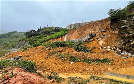 Lào Cai: Mưa lớn làm sạt lở, chia cắt nhiều tuyến đường, gây thiệt hại trên 3 tỷ đồng