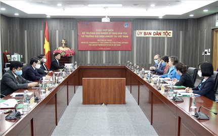 Bộ trưởng, Chủ nhiệm UBDT Hầu A Lềnh làm việc với Trưởng đại diện của UNICEF tại Việt Nam