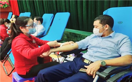 Đồng bào DTTS Nghệ An vượt hàng trăm km tham gia ngày hội hiến máu tình nguyện