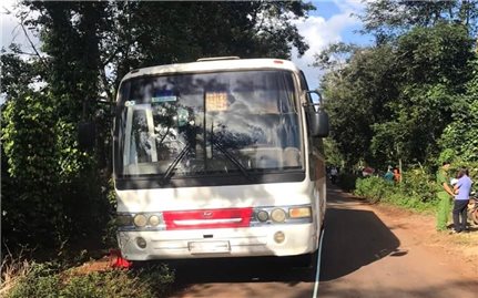 Đắk Lắk: Nỗ lực hỗ trợ học sinh lớp 6 rơi từ xe khách xuống đường tử vong