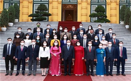 Nguyên Phó Chủ tịch nước Đặng Thị Ngọc Thịnh đón nhận Huân chương Độc lập hạng Nhất