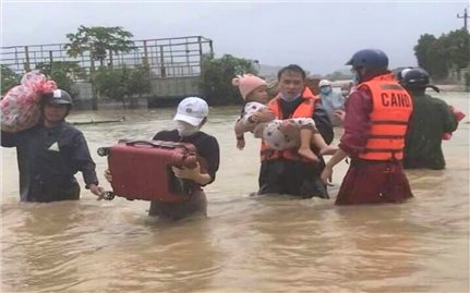 Phú Yên: Mưa lớn nhiều ngày khiến gần 29 nghìn ngôi nhà bị ngập, 5 người chết