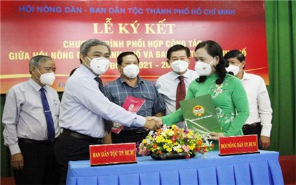 Ban Dân tộc và Hội Nông dân TP. Hồ Chí Minh ký kết Chương trình phối hợp công tác