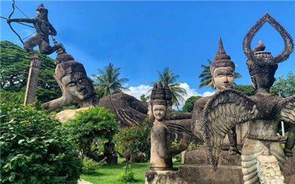 Công viên Phật giáo có hàng trăm bức tượng