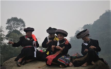 Trang phục của người Mông xanh ở Lào Cai