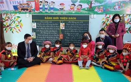 Trao tặng thư viện thân thiện cho học sinh dân tộc thiểu số Hà Giang