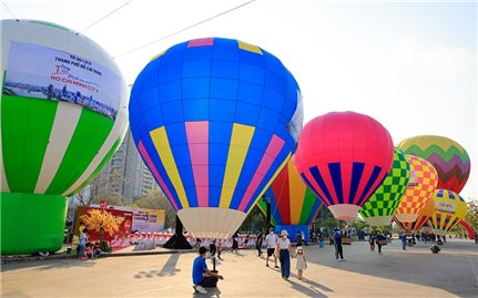 TP. Hồ Chí Minh: Rực rỡ sắc màu khinh khí cầu chào mừng Xuân mới