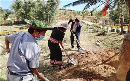 Tu Mơ Rông: Đồng loạt ra quân đầu Xuân xây dựng nông thôn mới